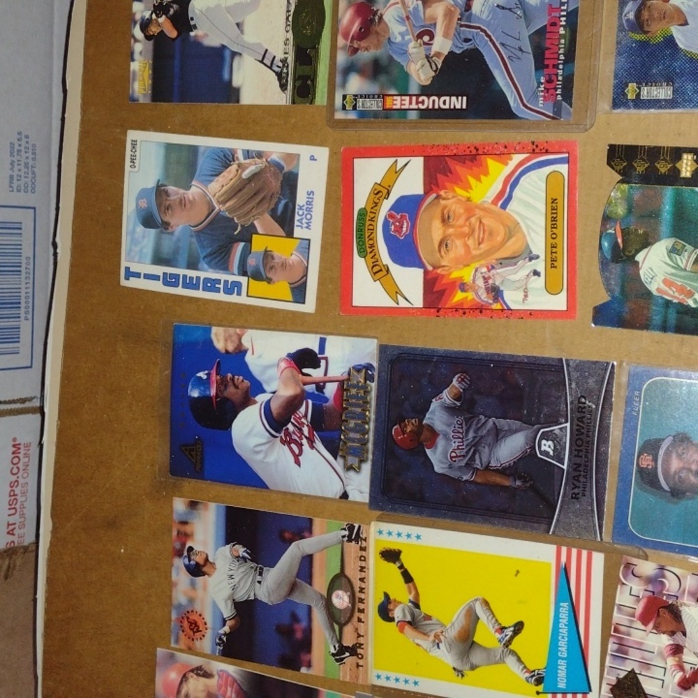 Assorted Baseball Trading Cards - Picture 5 of 7